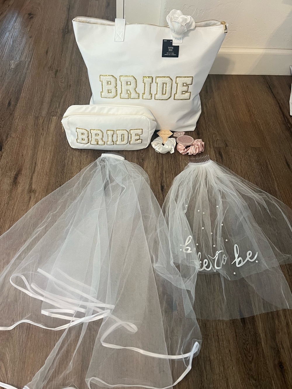 NWT Bridal Tote & Veil Set - White Bride Accessories